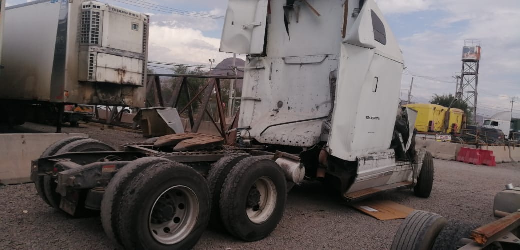  Freightliner COLUMBIA 2003    EN DESARME